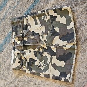 NWT DL1961 Girls Embroidered Camo Jenny Mini Skirt. Sz: 3 (Toddler)